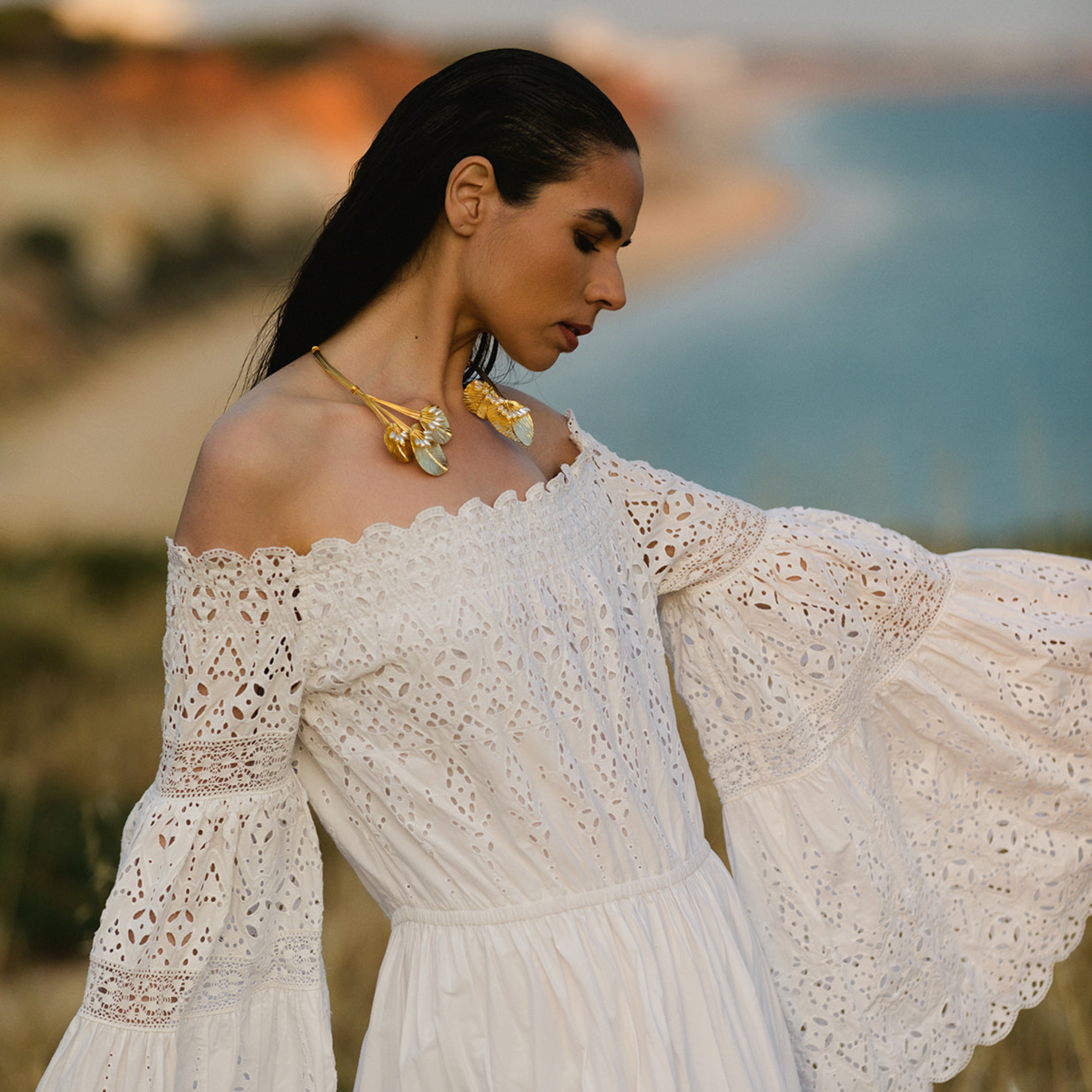Patram de Oro Choker